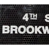 Mosaïque murale au sol en métal laiton brossé avec logo personnalisé, décoration accrocheuse pour magasin, carreaux de mosaïque céramique hexagonaux découpés au jet d'eau