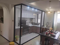 Porte pliante multi-panneaux moderne en polycarbonate pour la séparation de longs couloirs, protection intégrale contre la poussière, étanche