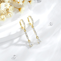Joyería de moda Pendientes de circón blanco chapado en oro de 14K Pendientes de latón Pendientes de plata esterlina que conservan el color al por mayor
