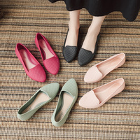 Nouvelles sandales plates à bout pointu en PVC de style minimaliste uni, chaussures d'été pour femmes, chaussures d'extérieur tendance