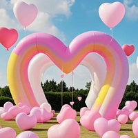 Arche gonflable en forme de coeur rose commerciale pour des événements de mariage annonçant des décorations gonflables