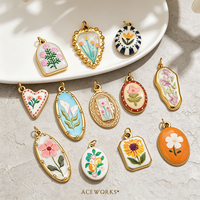 Galeri Berlapis Emas Kecil |   Liontin Bunga Antik Miniatur Berlapis Emas 18K PVD Baja Tahan Karat dengan Enamel Lukis Tangan