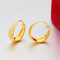 Fabrikantvoorraad Premium Gepersonaliseerde Valentijnsbanket Huidvriendelijke Gebogen Sterpatroon Gouden Oorring