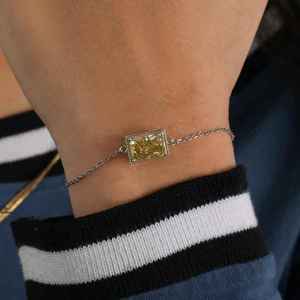 Pulsera de Moissanita con Forma de Mariposa, Corte Radiante, Chapada en Plata de Ley 925, con Brillo CVD Amarillo, Joyería para Regalo de Aniversario - Product Image 5