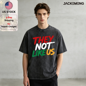 T-shirt Oversize in Cotone Lavato con Stampa 'They Not Like Us', Stile Streetwear Retrò, Maglietta Casual, Magazzino USA, Vendita all'Ingrosso - Product Image 1