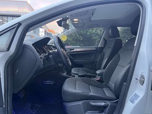 Golf 8.5 2025 <span class=keywords><strong>Volkswagen</strong></span> Golf Full Option 300TSI Caja de Cambios Automática Pantalla Inteligente Paquete de Verano Asientos con Calefacción - Product Image 5