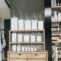 Étiquettes de prix imprimées en gros sur cordon élastique, étiquettes de bijoux manuscrites, petits sacs en papier écologiques, présentoirs pour vêtements
