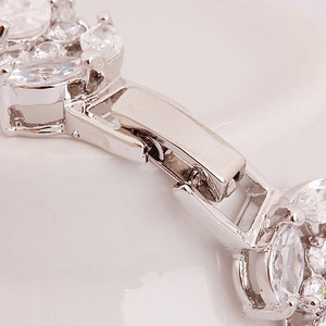 Bracelet de luxe pour femme LUOTEEMI, plaqué rhodium, design fleur de reine, serti de zircon cubique étincelant, bijoux de mariage tendance - Product Image 6