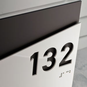 Targa porta porta in legno personalizzata porta numero casa indirizzo casa porta Braille targa porta porta porta segno - Product Image 4