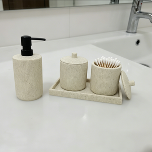 Ensemble d'accessoires de salle de bain en résine de grès côtelé vertical, 4 pièces : Distributeur de savon liquide, Pot à cotons-tiges, Gobelet et Plateau de rangement - Product Image 5