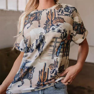 Cowboy Riding Western Top Western Cowboy Print Camiseta Utah Graphic Tee Manga con puños Camiseta de cuello redondo - Product Image 1