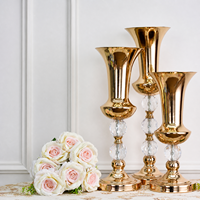 Vases en métal doré français pour décorations d'allée de mariage, table d'honneur, réception d'hôtel, arrangement floral