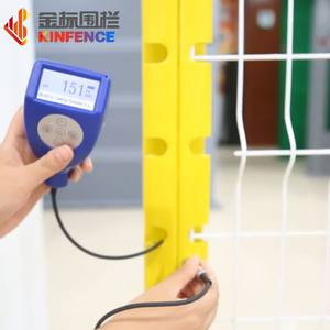 Poteau en acier galvanisé et recouvert de PVC pour clôture de sécurité 3D, idéal pour les chantiers de construction et offrant une longue durée de vie - Product Image 6