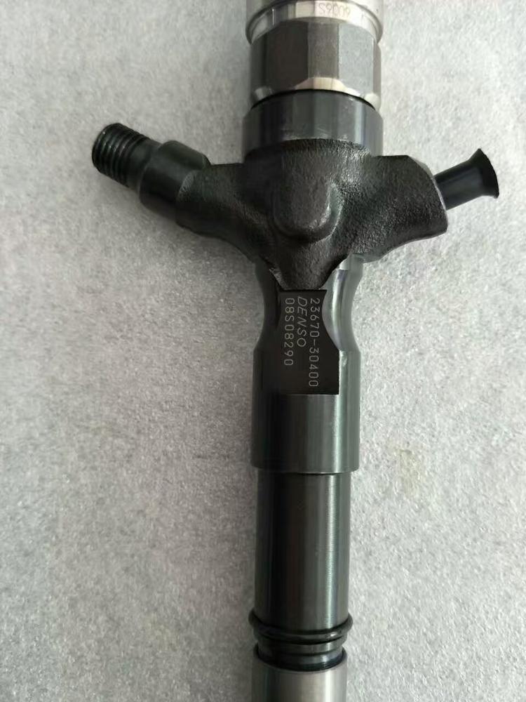 common rail injector 23670-30400 injector 2367030400 for TOYOTA VIGO 2.5 VNT