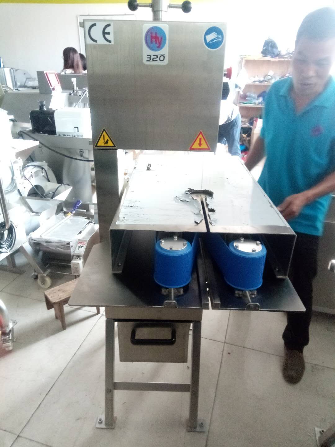 Viande surgelée de coupeur automatique de nervures avec la demi découpeuse d'os pour les pieds et le poulet TJ-302B de porc