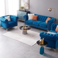 Ensemble de canapés Chesterfield en velours élégant, design moderne, pour utilisation en hôtel, pieds dorés, rembourrage en éponge