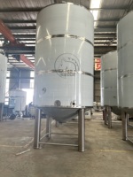 Réservoirs de saké de qualité alimentaire en acier inoxydable 5000L 10000L utilisés pour la fermentation et le stockage Réservoir de vin de riz en acier