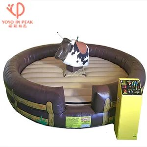 Juegos de fiesta inflables al aire libre Simulador de toro mecánico Toro de rodeo mecánico a la venta Máquina taurina con colchón de arena