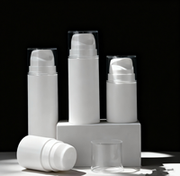 Bouteilles à pompe en plastique PP PE 50ml 80ml 110ml personnalisées bouteille sans air pour soins de la peau cosmétique bouteille de crème de lotion sous vide blanche