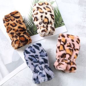 Gants sans doigts pour femmes, imprimé léopard, en polaire pelucheux, mitaines demi-doigts - Product Image 1