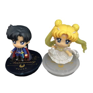 ฟิกเกอร์เซเลอร์มูนฉลองครบรอบ 25 ปี รุ่น Q พร้อมเจ้าหญิงเซเรนิตี้ ทักซิโด้มาส์ก และตัวร้าย สำหรับแฟนอนิเมะ ของขวัญ ของสะสม - Product Image 1