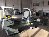 Sierra de Corte de Doble Cabezal de Alta Precisión Integrada para Cortar Perfiles de Aluminio a 45 y 90 Grados