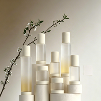 Ensemble de flacons et pots cosmétiques beige ambre avec bouchon, logo personnalisé pour marque, étiquette privée