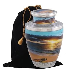 Urna de cremación de latón macizo de diseño elegante para adultos, urna conmemorativa decorativa para exportación mundial desde la India - Product Image 1