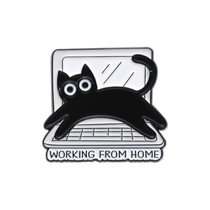 Divertente Spilla in Smalto a Forma di Gatto Nero con Scritta 'Don't Worry I'm From Tech Support' IT - Spilla Umoristica Carina per Zaino o Giacca - Regalo Geek - Product Image 2