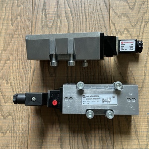 SXE9575-A75-00 24V Distributeur proportionnel à quatre voies 5 GPM Débit 2 PSI - Product Image 1