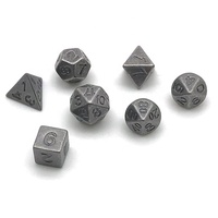 En stock mini dés en métal 6mm délicat polyédrique disponible trois couleurs pour les jeux mdn 6 faces 5mmD6 dés