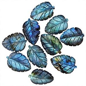 Cabochon en labradorite naturelle sculpté en forme de feuille, éclat bleu, pour la fabrication de bijoux, vente en gros - Product Image 1