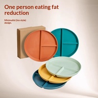 Assiette de service ronde à trois compartiments, motif uni, compatible micro-ondes, design moderne et minimaliste, pour la maison, favorisant la réduction des graisses