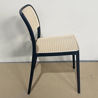 Chaise de salle à manger d'extérieur en plastique PP, légère et durable, empilable, moderne, pour jardin, vente en gros