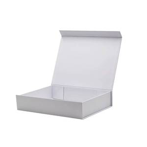 กล่องของขวัญกระดาษแข็งสีขาวพิมพ์โลโก้ตามสั่ง ฝาปิดแม่เหล็ก - Product Image 1