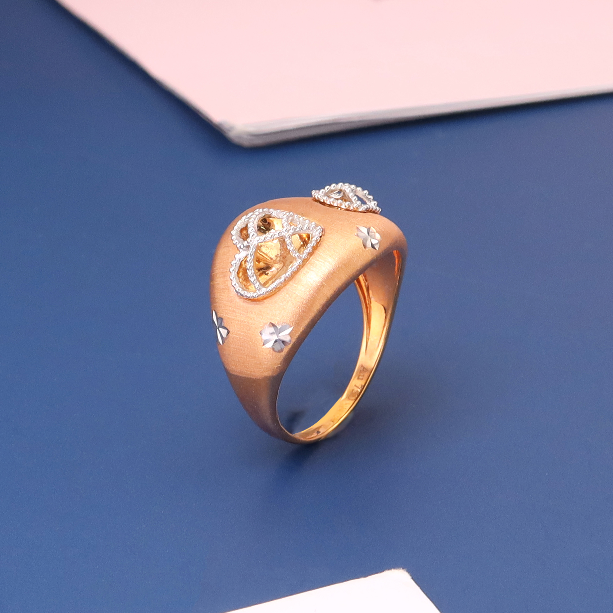 Bague florale brossée en or 18 carats - 4,79 g
