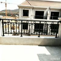 Balustrade de balcon, garde-corps de fenêtre en baie, garde-corps de grenier, clôture de terrasse de villa, main courante d'escalier de grenier en acier de style européen