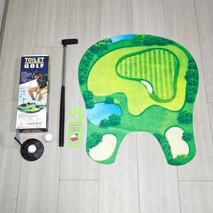 Ensemble de <span class=keywords><strong>jeu</strong></span> de <span class=keywords><strong>golf</strong></span> portable en plastique avec mini-putters, balles, tapis de putting et support de porte – Cadeau drôle pour golfeurs adultes - Product Image 3