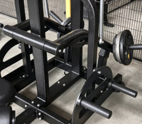 Machine à tractions dorsales réglable à charge élevée avec support intégré pour gobelets et téléphone, idéale pour les salles de sport commerciales