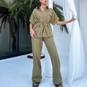 Ensemble deux pièces sur mesure en lin pour femme : chemise d'été à col rabattu et pantalon taille haute - Product Image 4