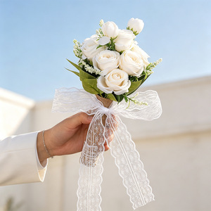 Bouquet de mariée à tenir à la main, roses artificielles blanches avec verdure et nœud en dentelle, pour cérémonie de mariage, accessoire photo - Product Image 2