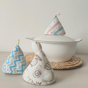 Soporte para Tapa de Olla Triangular y Cubierta de Silicona para Asa de Olla Esmaltada, Funda de Silicona Resistente al Calor para Asa de Olla, Regalos Promocionales de Cocina - Product Image 3