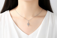 Collier pendentif ailes d'ange pour femme avec incrustation de zircon Chaîne de clavicule élégante Style minimaliste de luxe Cadeau de bijoux de mode