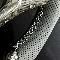 Volant de voiture en cuir perforé noir en carbone avec LED RPM haute performance au design sportif pour BMW E92 E90