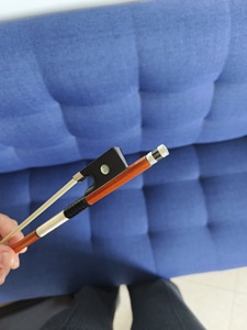 Archet <span class=keywords><strong>de</strong></span> violon 4/4 en <span class=keywords><strong>bois</strong></span> <span class=keywords><strong>de</strong></span> Brésil fin, monté en argent, <span class=keywords><strong>vente</strong></span> en gros d'usine, fabrication artisanale, crin <span class=keywords><strong>de</strong></span> cheval naturel, accepte les pièces <span class=keywords><strong>de</strong></span> violon OEM - Product Image 2