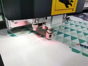 Le livre d'échantillons de la boîte en carton ondulé JWEI faisant la machine de découpe à plat de plate-forme de boîte en carton - Product Image 4