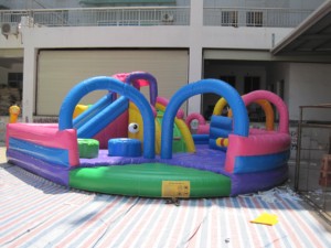 Terrain de Jeux Gonflable Multifonctionnel avec Jeux Interactifs en PVC, Capacité de 800 kg pour Événements Commerciaux et Fêtes - Product Image 5