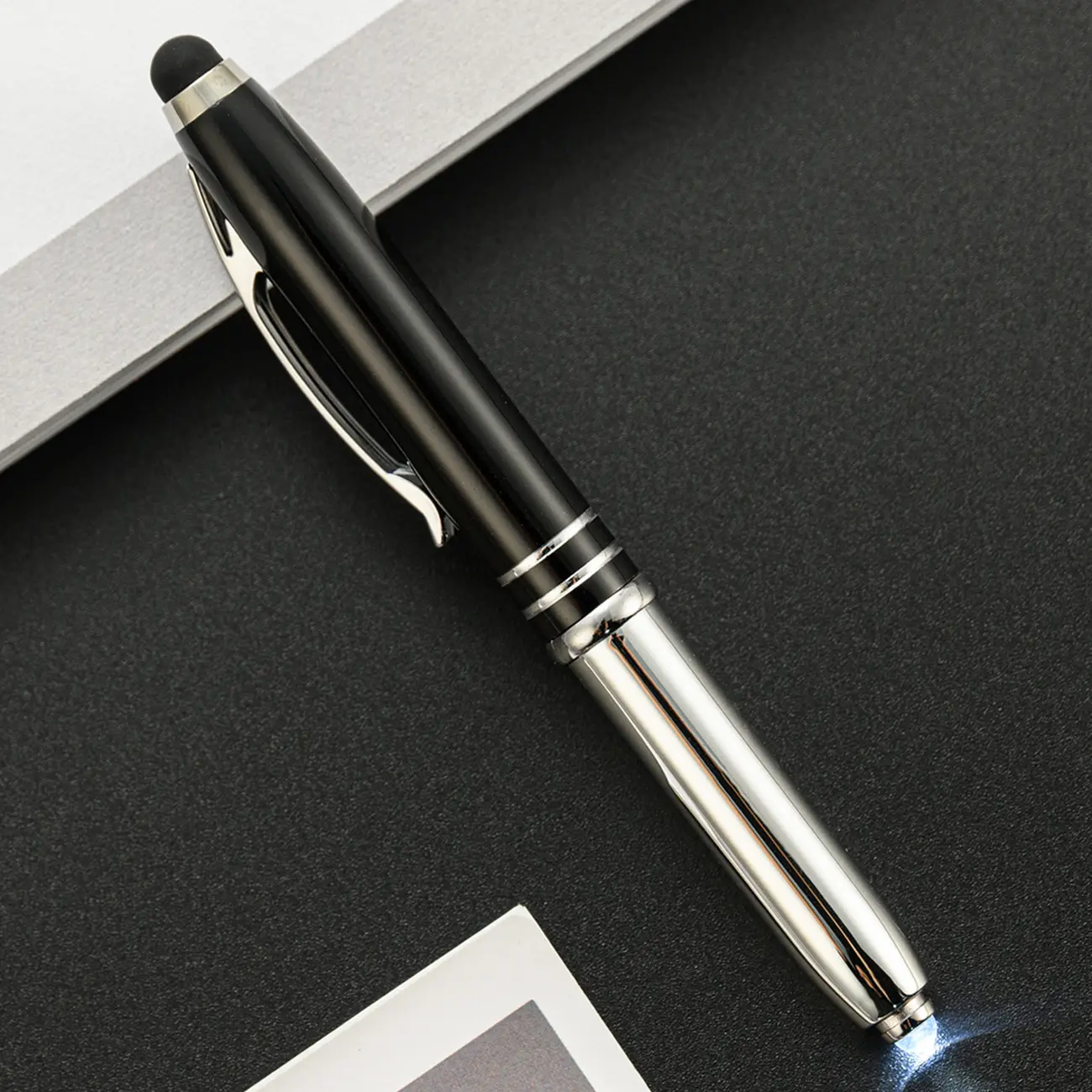 Pena lampu Led elektronik Aluminium, pena bola logam Aluminium promosi dengan Stylus Laser ukiran Logo kustom pena lampu sentuh