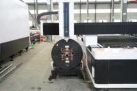 Système de découpe laser à fibre entièrement fermé 30000W avec table de travail refroidie par eau 6050x2530mm pour plaques épaisses 80mm, compatible AI/LAS