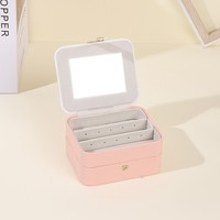 Boîte à bijoux portable carrée simple en cuir PU avec fermeture à bouton-pression, organiseur de voyage multicouche pour bagues et boucles d'oreilles